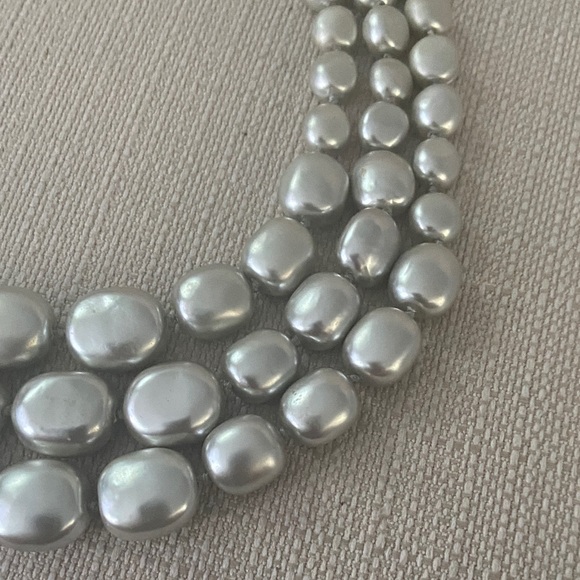 Elegant Silver Pearl Necklace - Picture 5 of 11